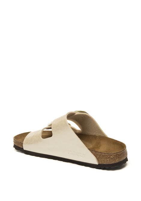 Arizona big buckle laminato pearl white BIRKENSTOCK | ARIZONA BIG BUCKLE1020021-PEARL WHITE